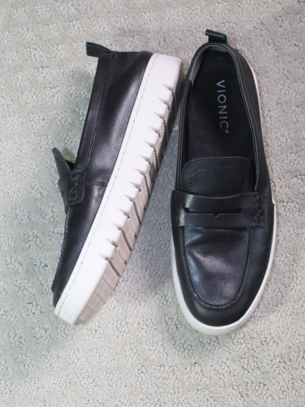Vionic Uptown Women’s 7.5 Black Leather Slip On Loafer, White Rubber Sole, VGUC